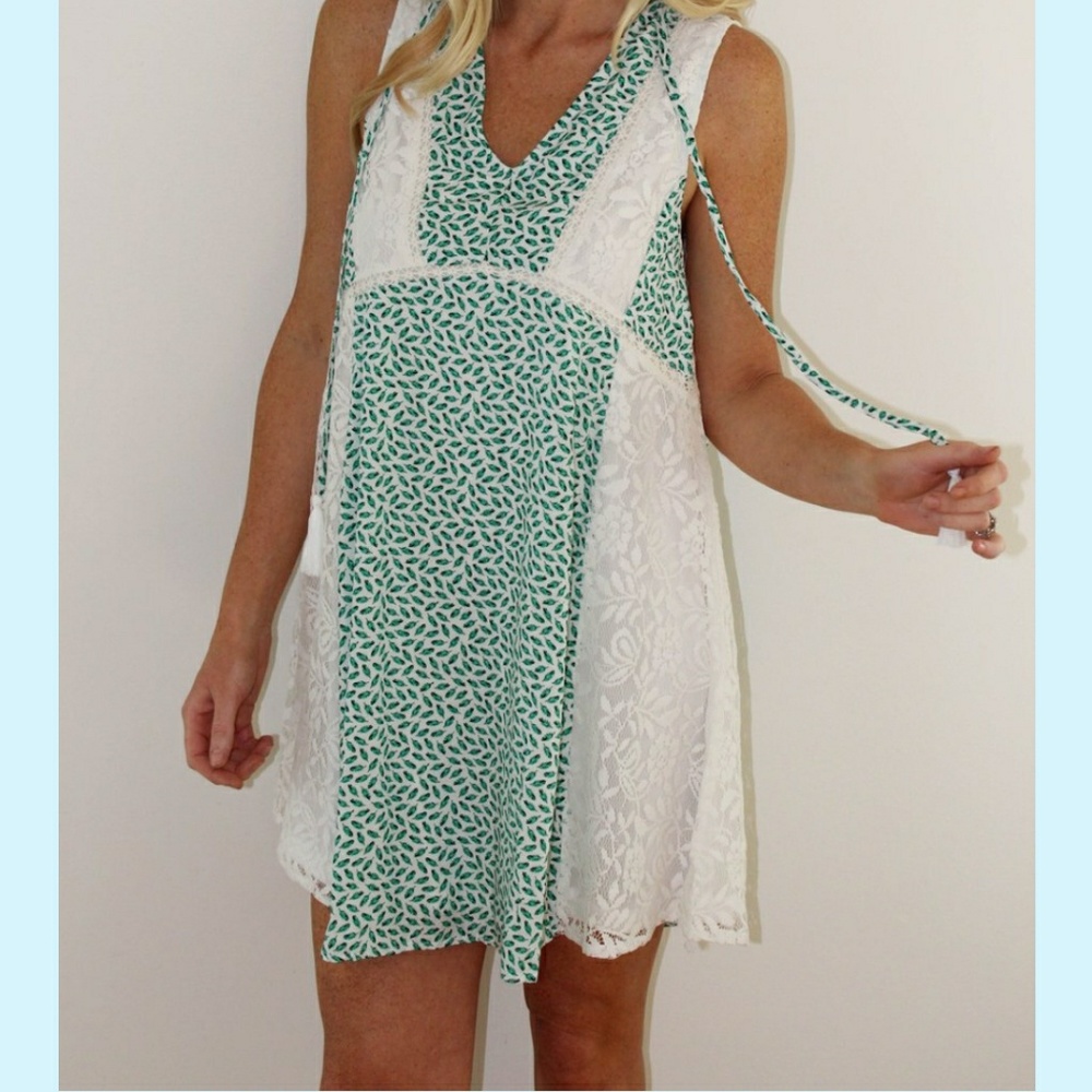 😱 ONLY 1 LEFT!! Green and white tassel lace dress